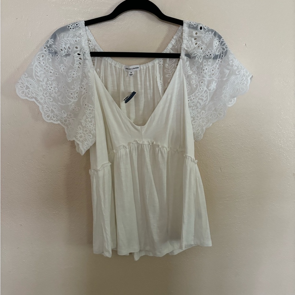 White top sleeve detail